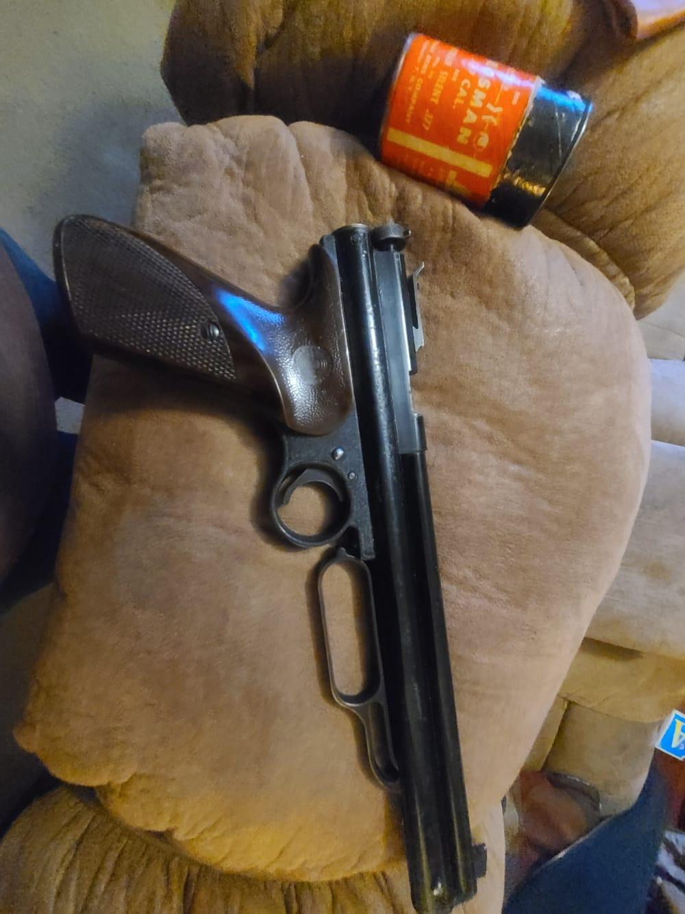 vintage Crosman 105 Bullseye .177 air pistol